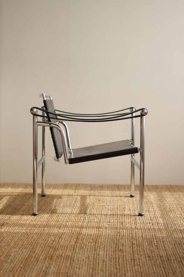 LC1 Le Corbusier Lounge Chair - Image 3